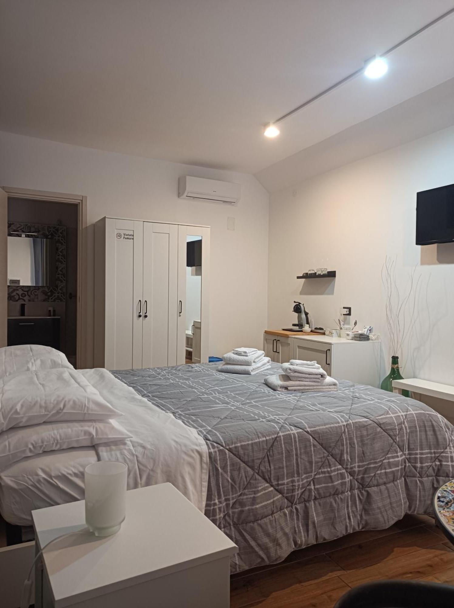 La Jacaranda Rooms Taormina Zimmer foto
